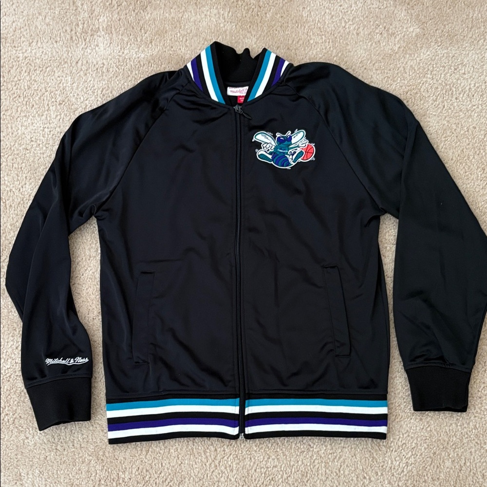 Mitchell & Ness Black Charlotte Hornets warm-up Jacket - Medium